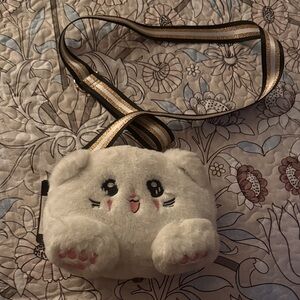 NWT Cute White Plush Cat 🐈 Crossbody Bag w/ strap 🐈🐈‍⬛😻🙀😽😸